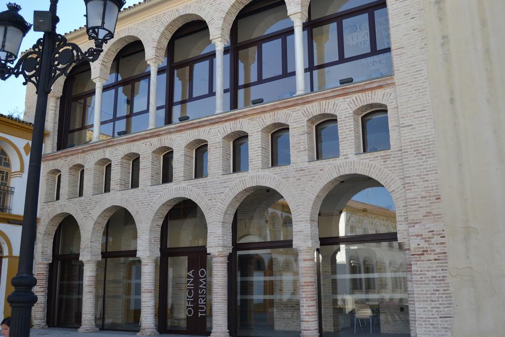Apartamentos Las Palmeras Палма дел Рио Екстериор снимка