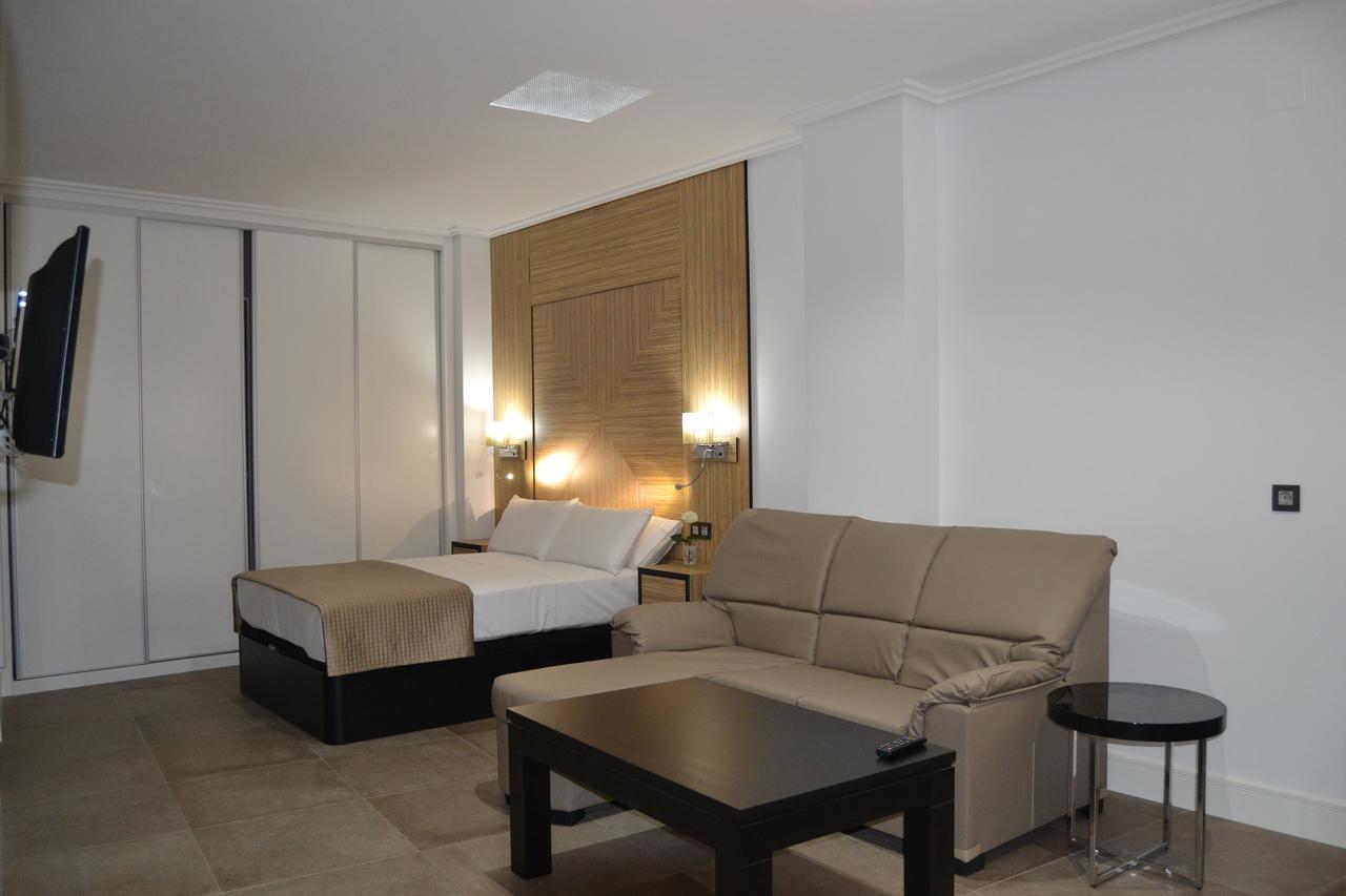 Apartamentos Las Palmeras Палма дел Рио Екстериор снимка