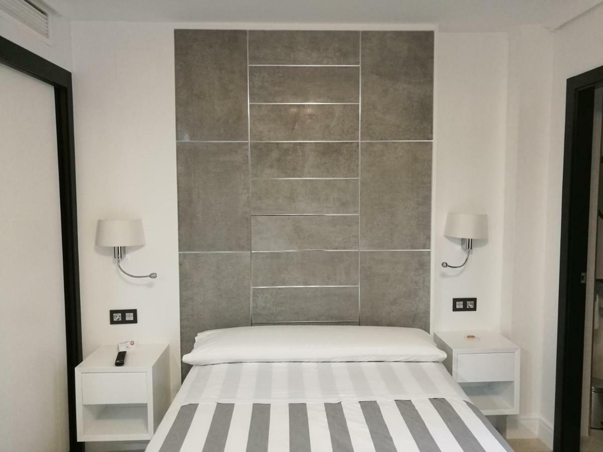 Apartamentos Las Palmeras Палма дел Рио Екстериор снимка
