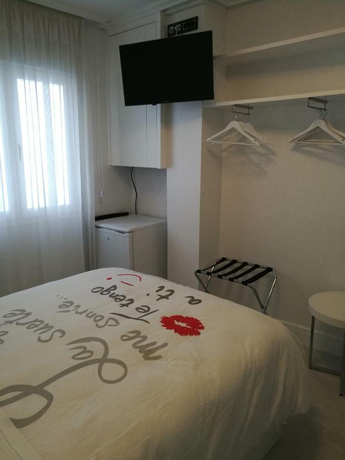 Apartamentos Las Palmeras Палма дел Рио Екстериор снимка